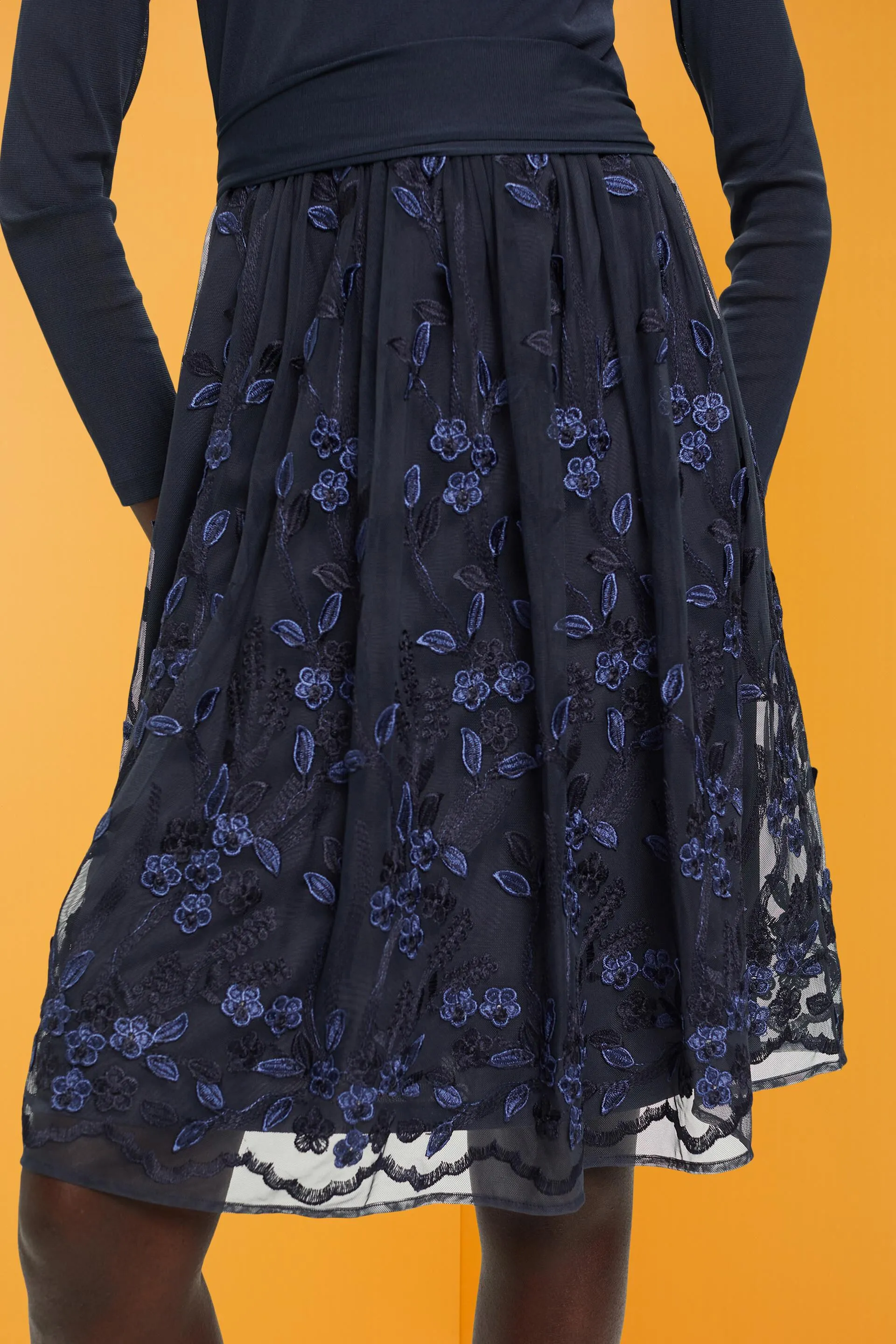 Abito mini in pizzo 3D con mesh floreale ricamato