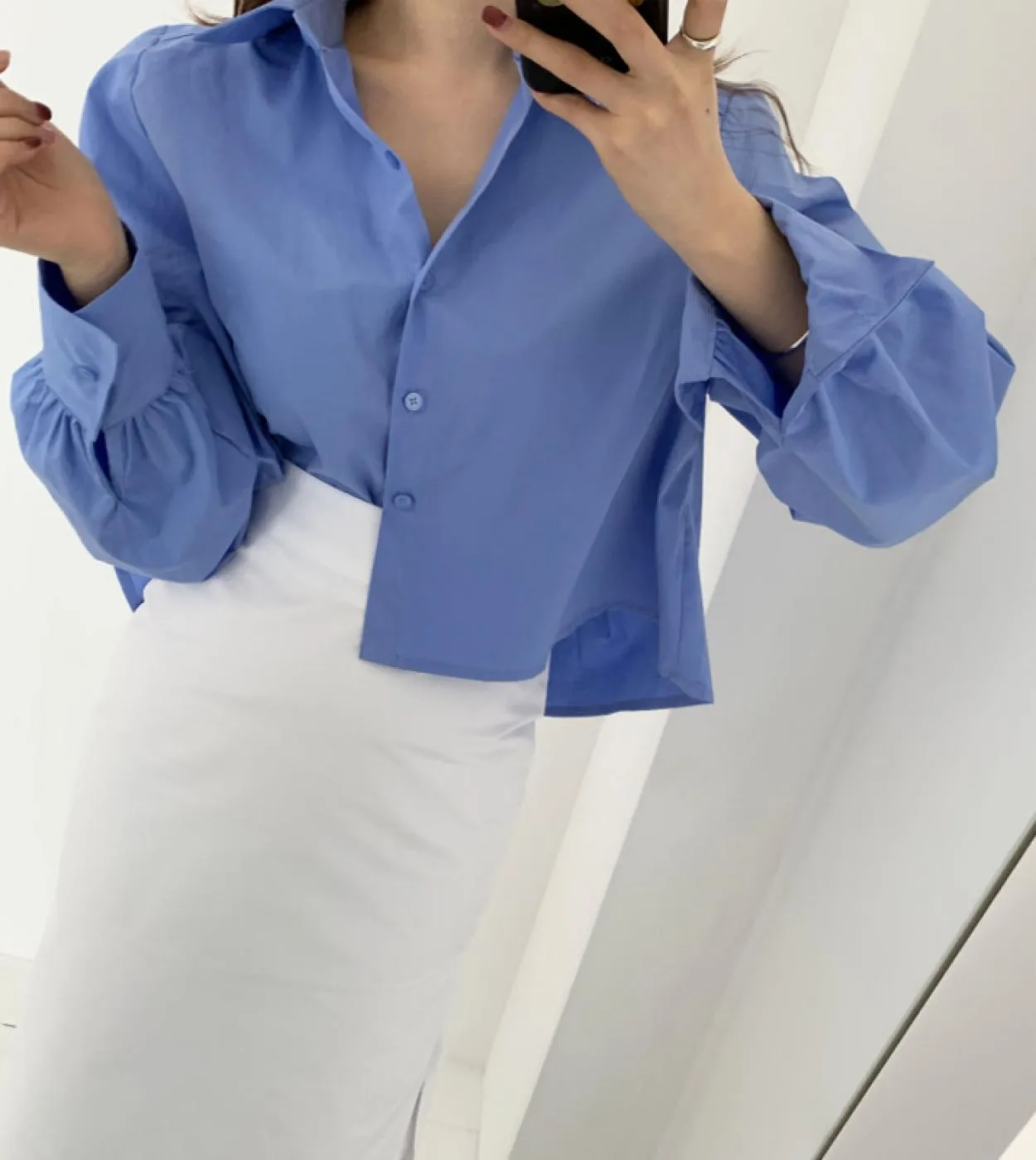 Camicia allentata con bottoni sul colletto rovesciato autunno 2022 Camicetta da donna con pieghe sul retro Camicetta a maniche l