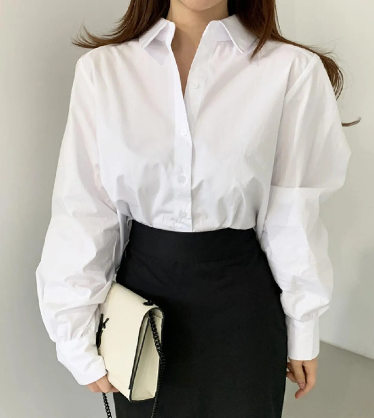 Camicia allentata con bottoni sul colletto rovesciato autunno 2022 Camicetta da donna con pieghe sul retro Camicetta a maniche l
