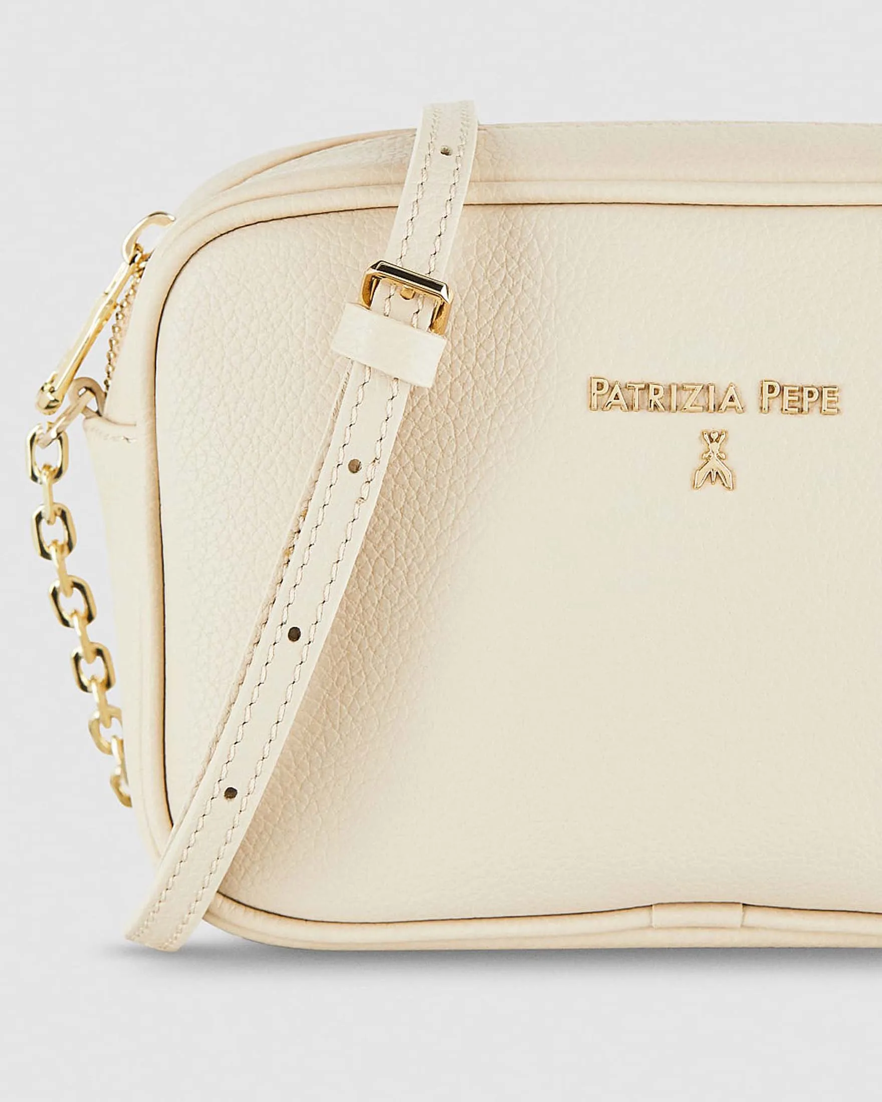 Cross bag panna in pelle con catena dorata regolabile e scritta logo dorata sul davanti