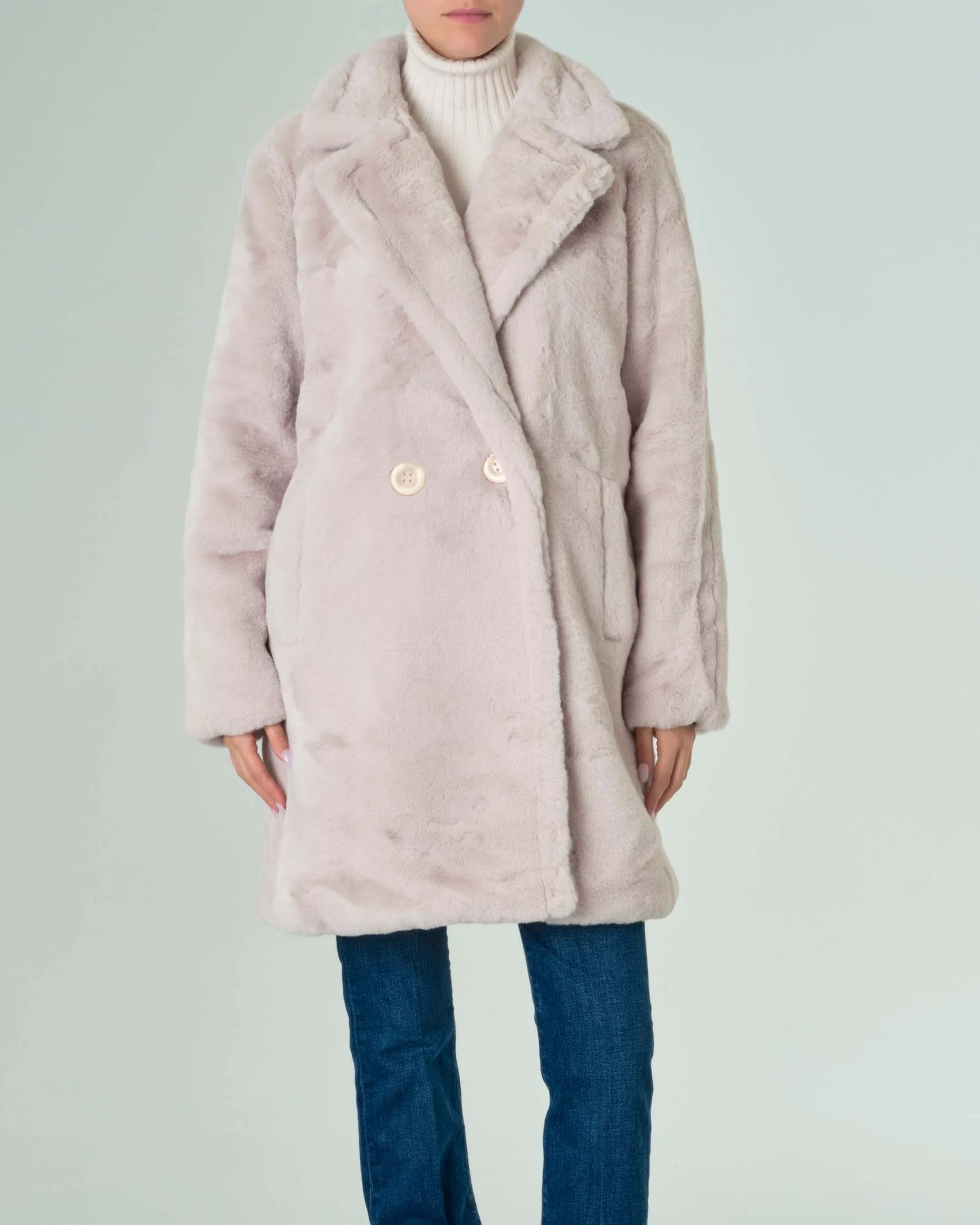 Ecopelliccia beige con scollo a rever e chiusura a doppiopetto
