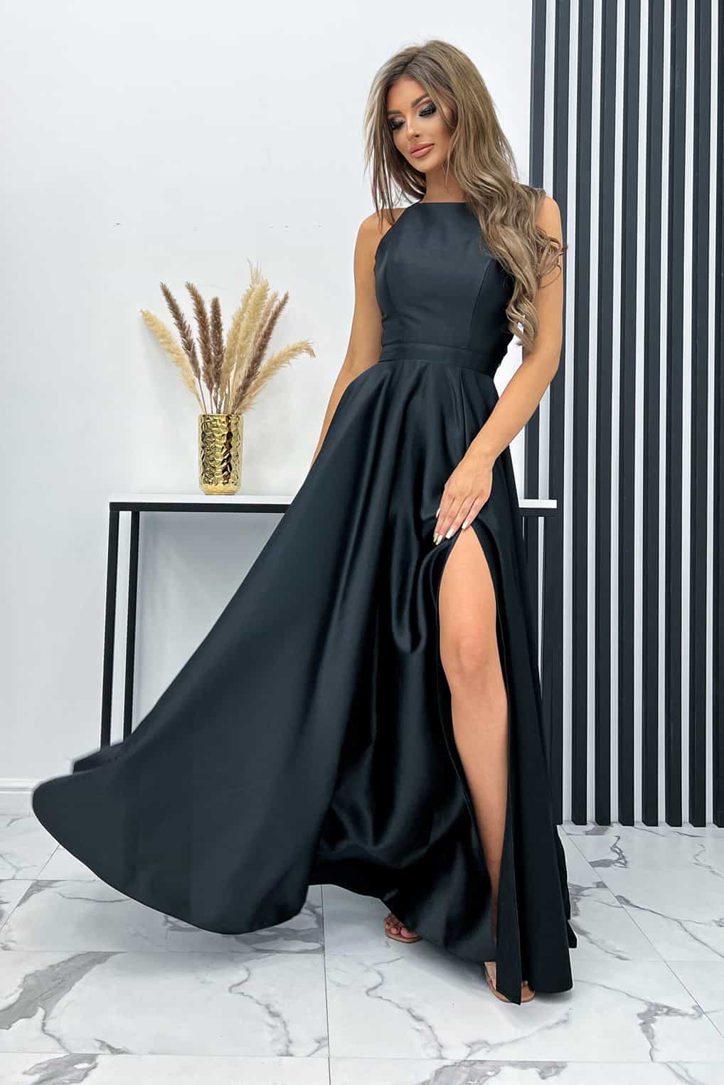 Elegante abito in taffetà leggero