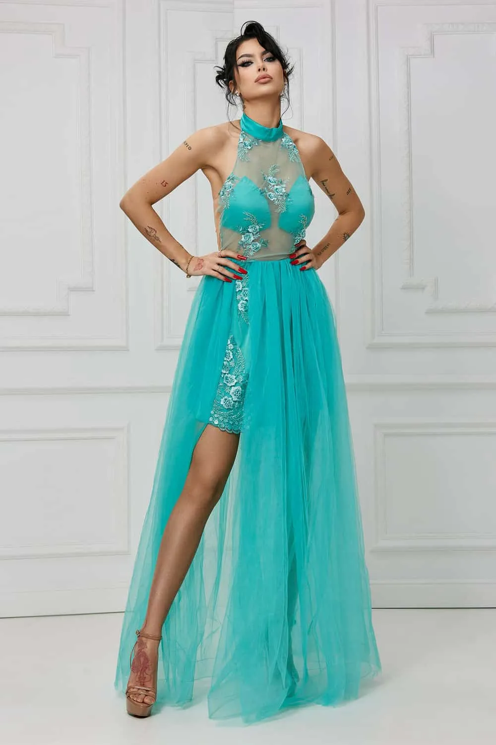 Elegante abito verde turchese in tulle e pizzo