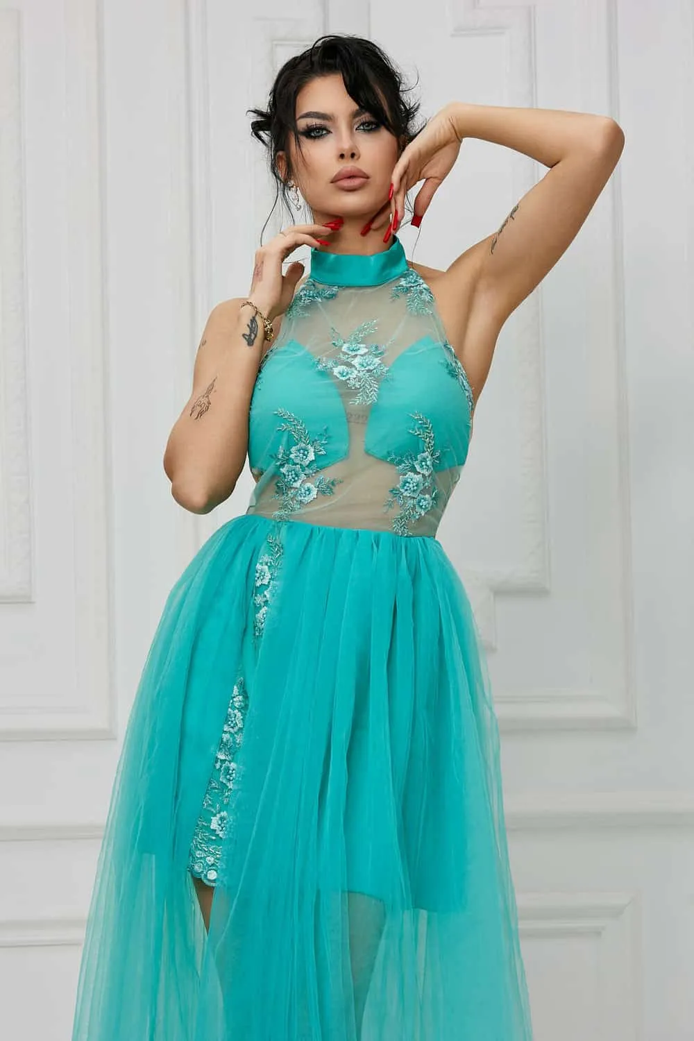 Elegante abito verde turchese in tulle e pizzo