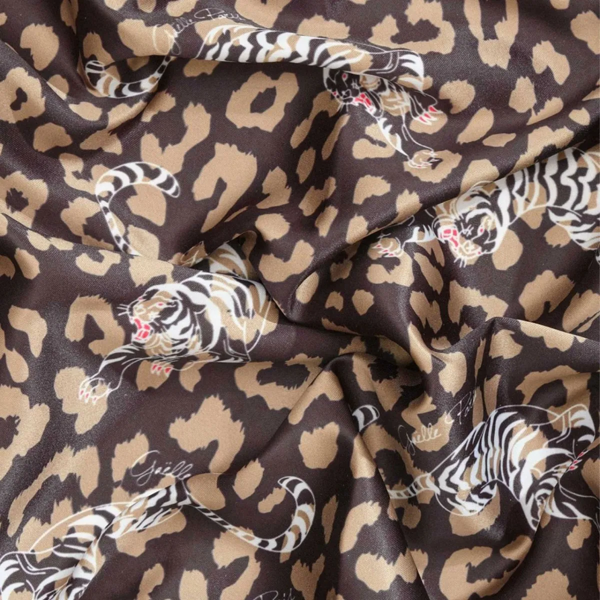 Foulard Con Stampa Macula E Tigri