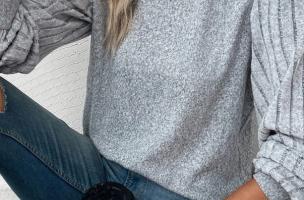 Maglia con maniche a costine, colore grigio