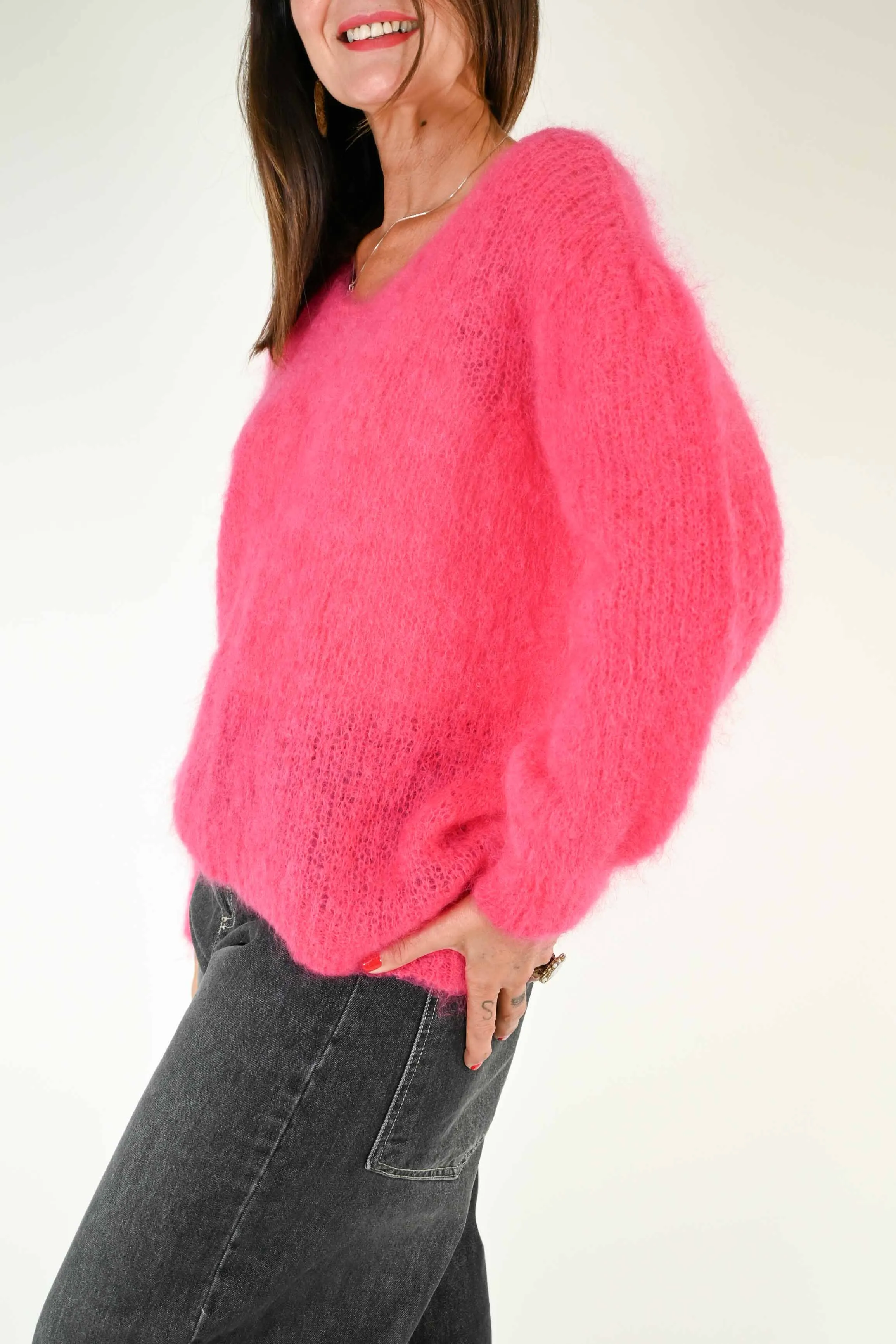MAGLIA OVER IN MOHAIR SCOLLO V COLOR FUXIA