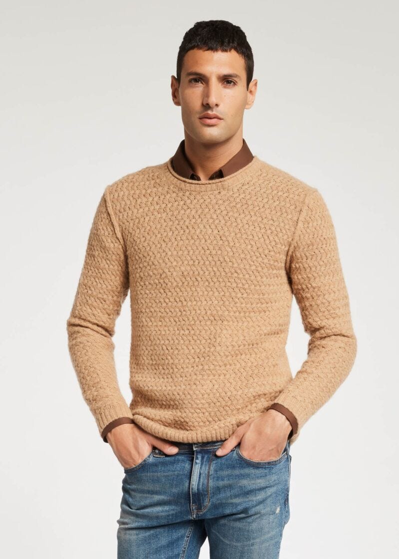 Maglione con cuciture a rovescio