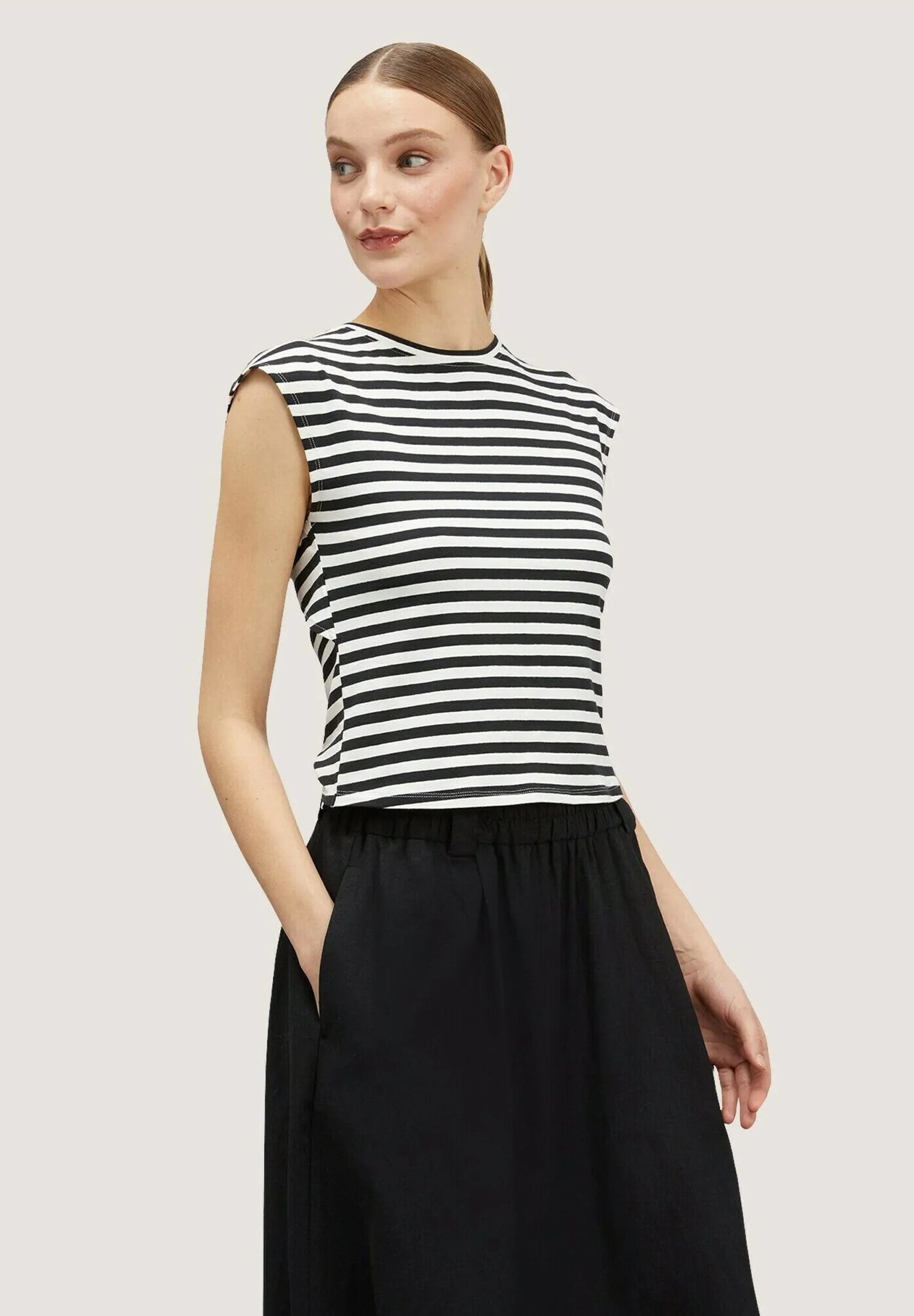 MOTIVO CUT-OUT A RIGHE - T-shirt con stampa
