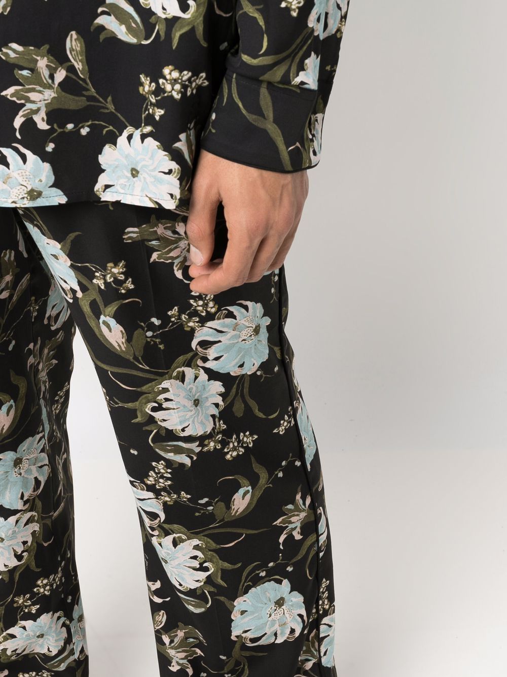pantalone pigiama con fantasia floreale