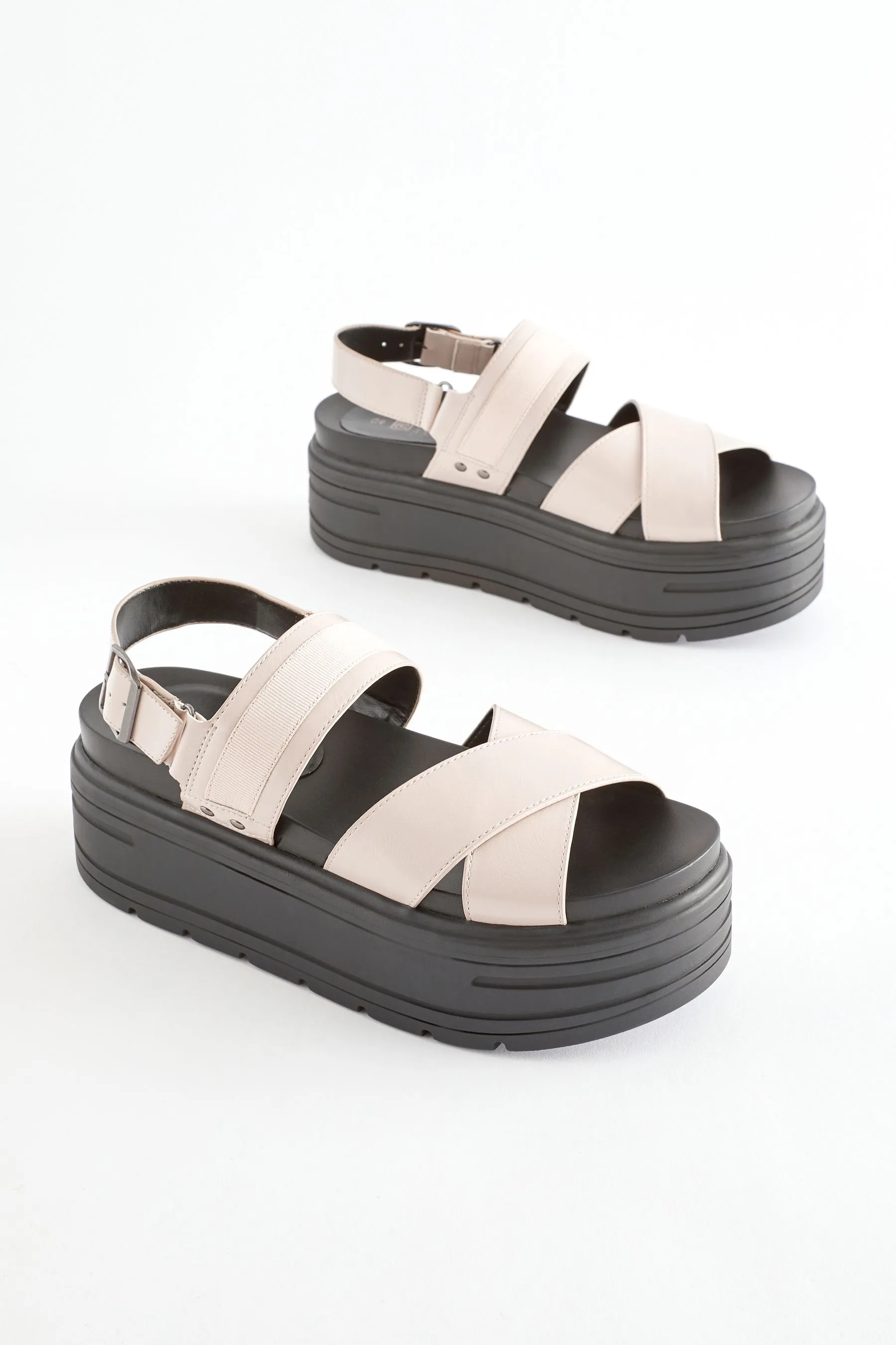 Sandali con zeppa spessa