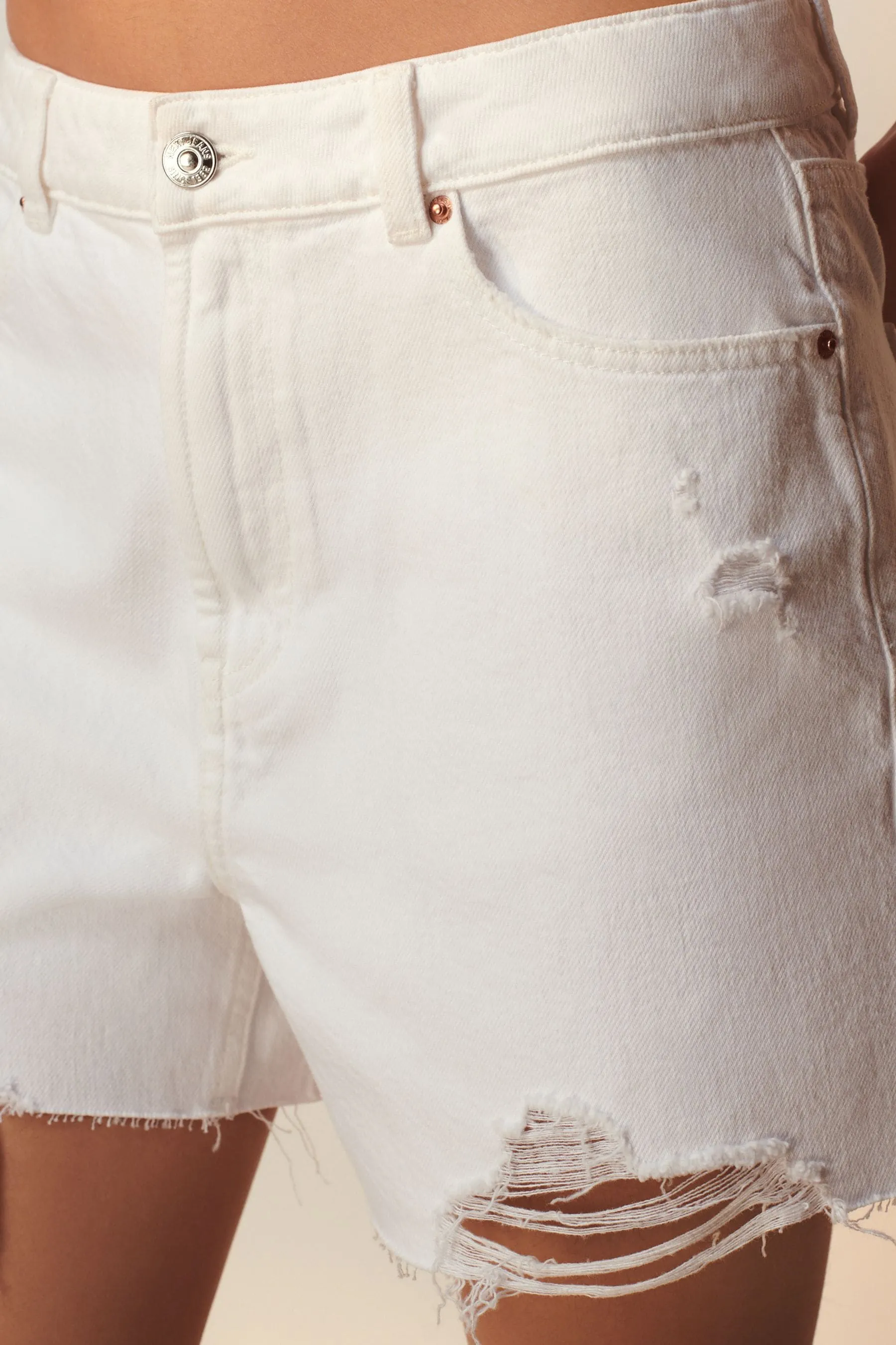 Shorts in denim strappati