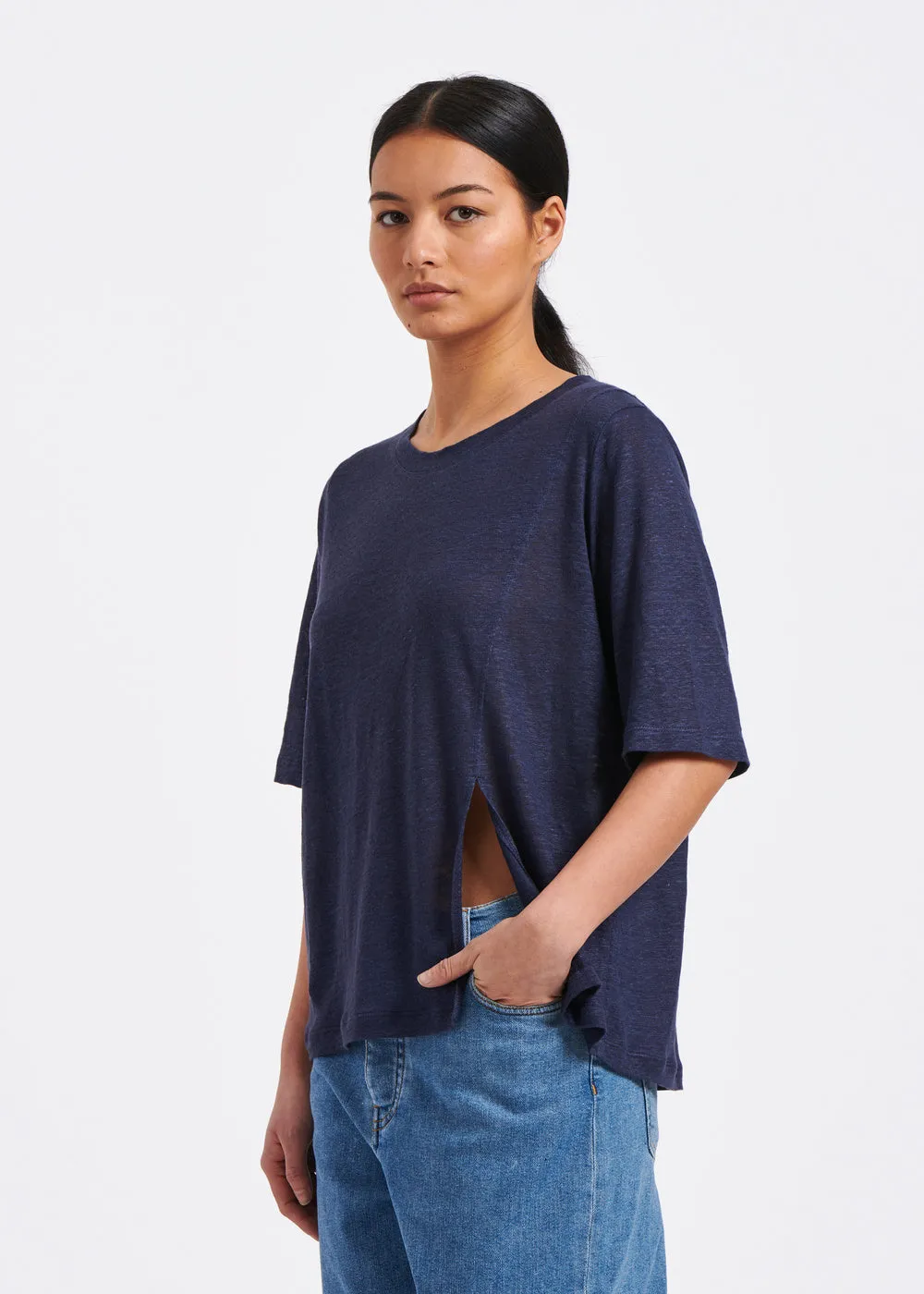 T-shirt bleu marine avec découpe asymétrique en jersey lin