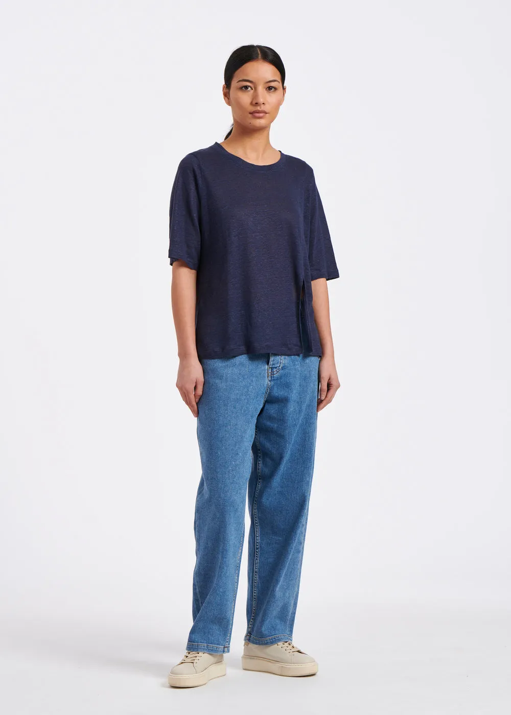T-shirt bleu marine avec découpe asymétrique en jersey lin