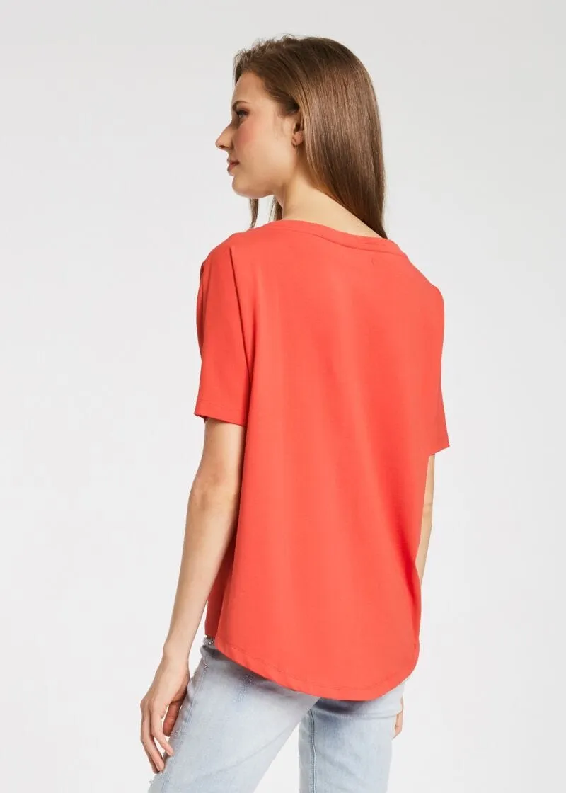 T-shirt con lettering e strass