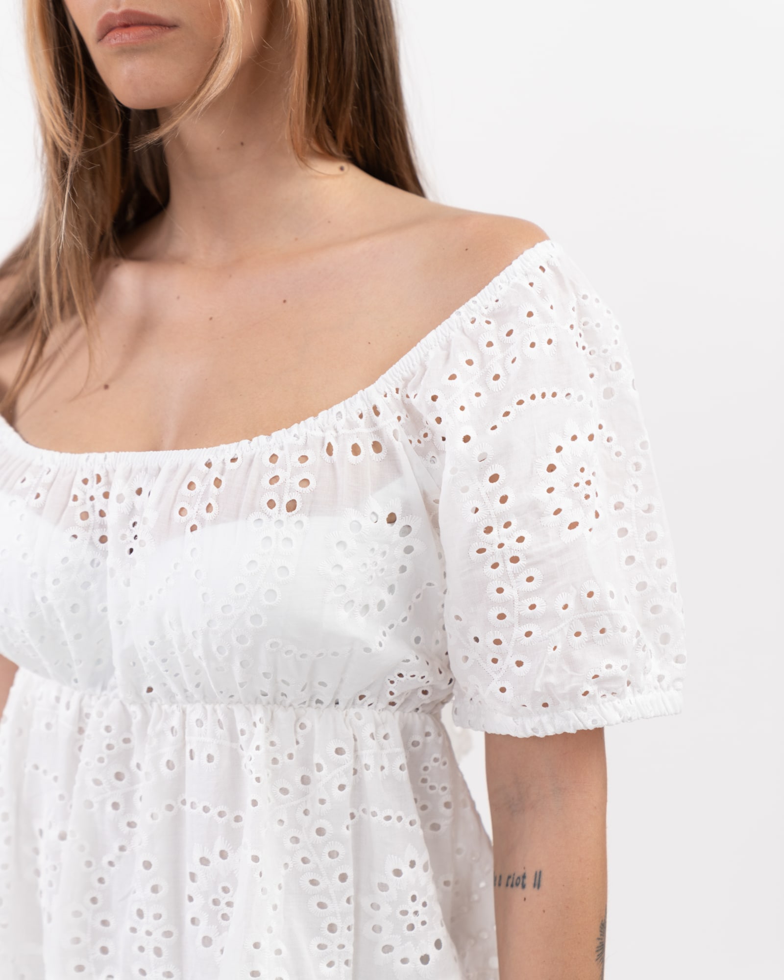 Vestito con ricami - BIANCO