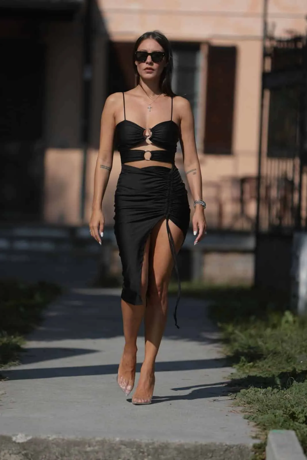 Vestito lungo con anelli - NERO